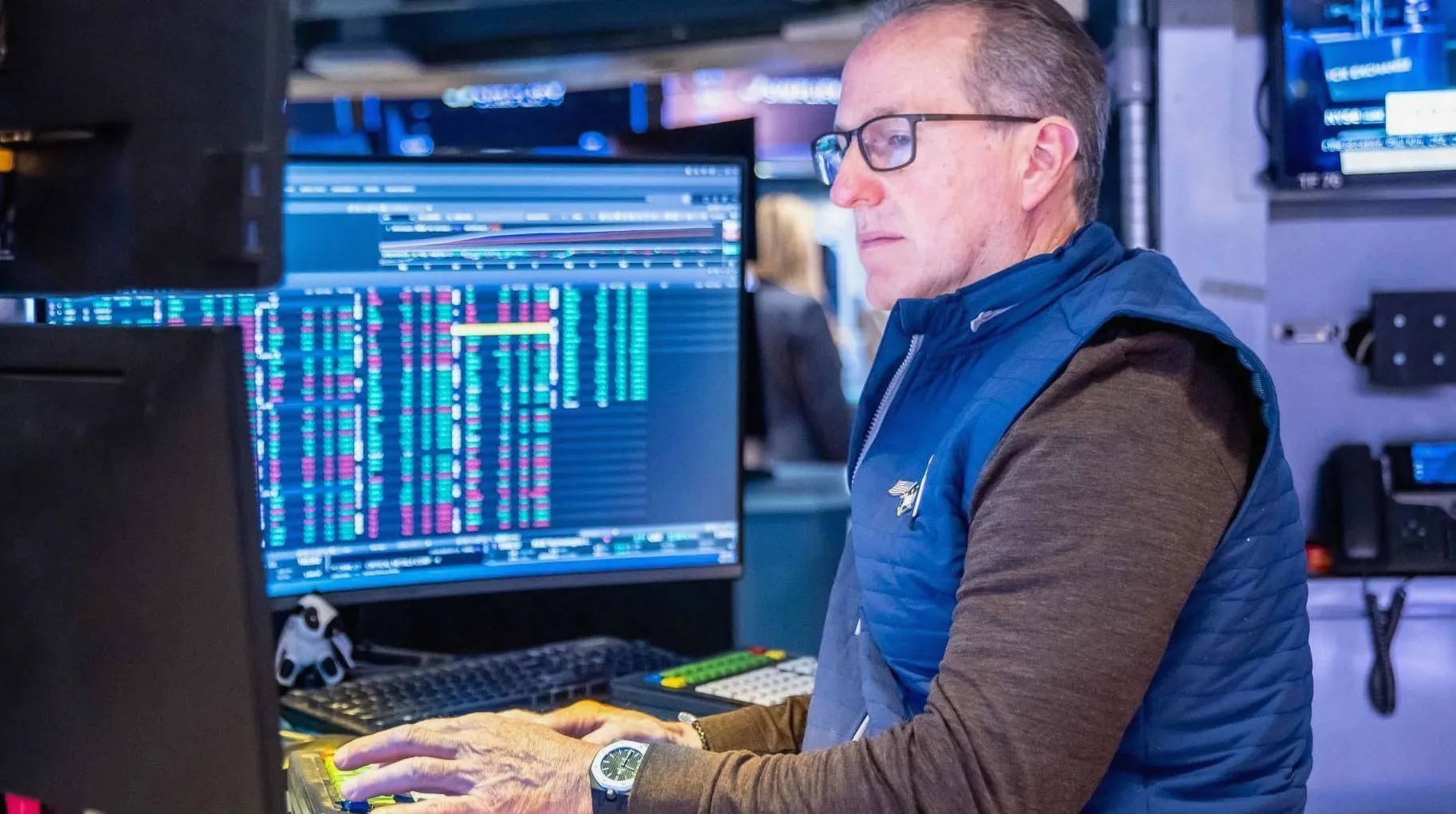 AI Anxiety Rattles Wall Street As Tech Giants Slide